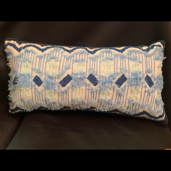 Pier 1 - recrangle throw pillow in white and blues 24x12